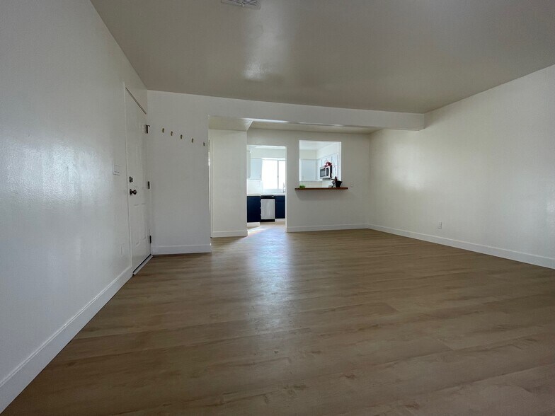 Building Photo - 16126 S Ainsworth St