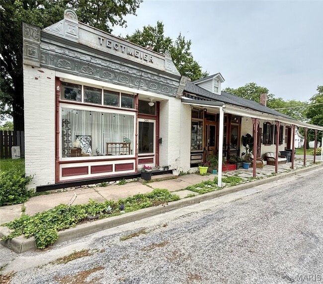 Building Photo - 301 W Laurel St