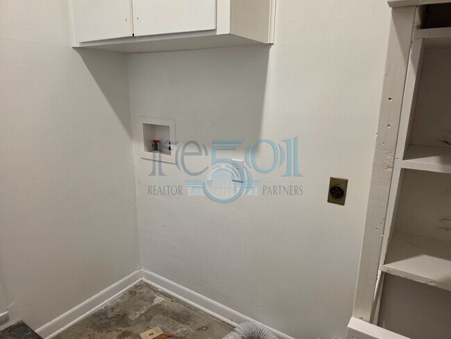 Building Photo - 6601 Blue Bird Dr