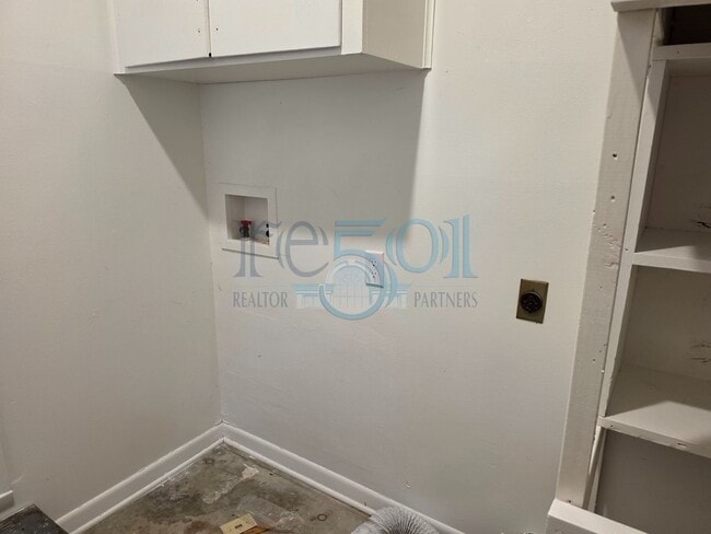 Building Photo - Newly Renovated 3 Bedroom 2 Bathroom