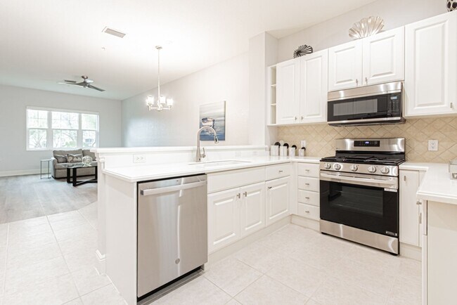 Building Photo - Seasonal Fully Furnished Luxury Home in Fiddler's Creek - AVAIL NOW