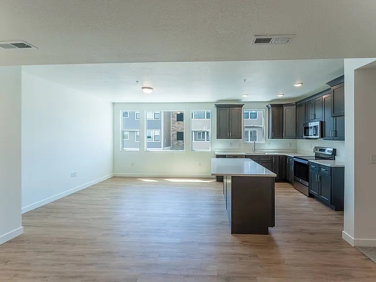 Building Photo - 8362 S Iris Lumi Ln