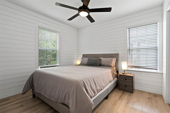 Building Photo - 3002 Brinwood Ave