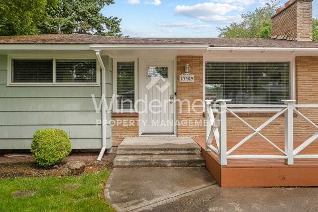 Building Photo - Desirable Rancher style home located in Ce...