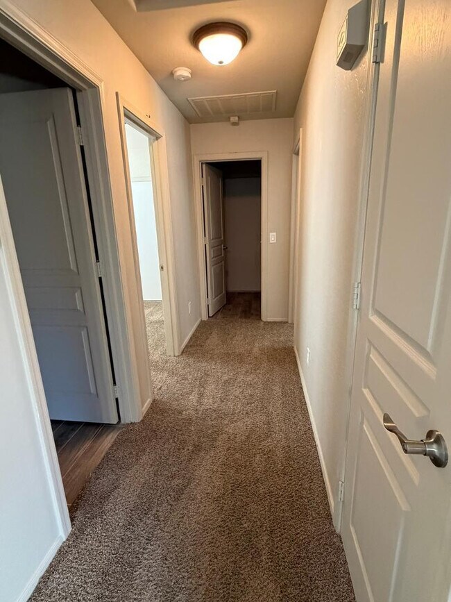 Building Photo - 11284 W Magnolia St