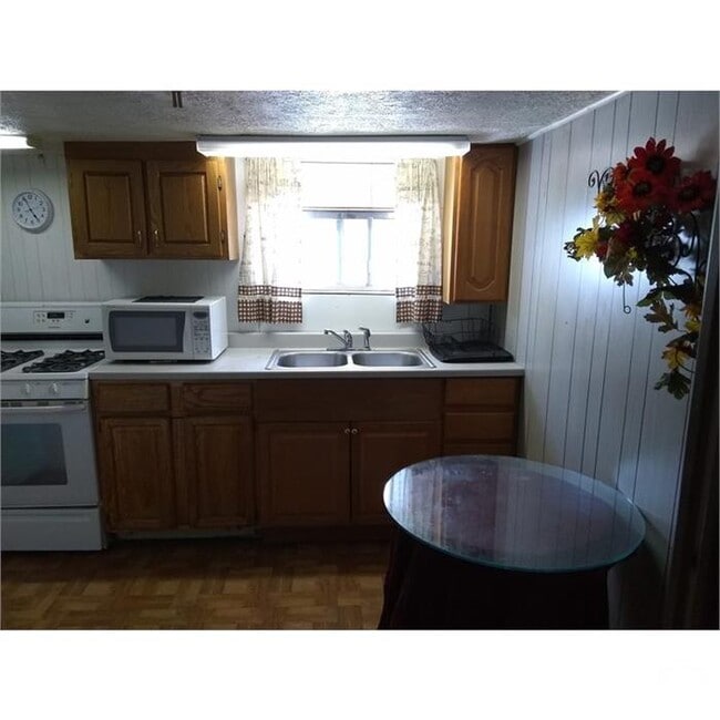 Building Photo - 122 E Vidas Ave