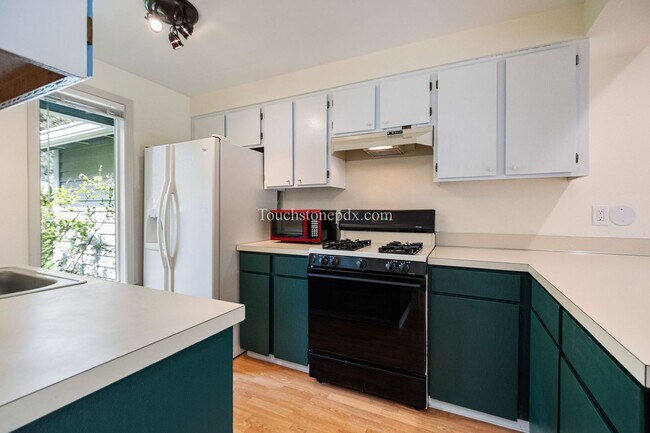 Building Photo - Move in by June 15 and get 2 weeks FREE! Charming Beaverton Home with Fireplace, Deck, and Attach...