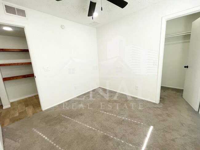 Building Photo - 423 S Terry Ln