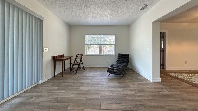 Building Photo - 6660 Bay St