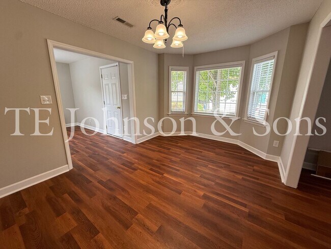 Building Photo - Spacious 3 Bedroom Home with Primary Suite on Main Level in Camden Forest