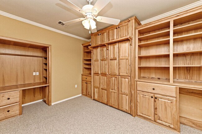 Building Photo - 533 Mill Pond Path