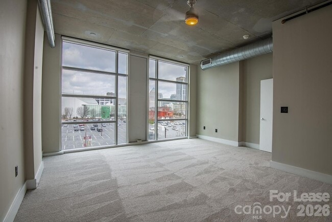 Building Photo - 505 E 6th St