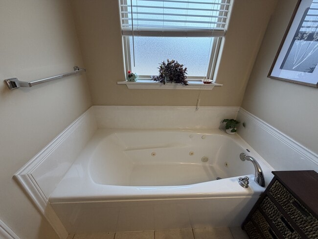 Building Photo - 2418 Canterbury Ln