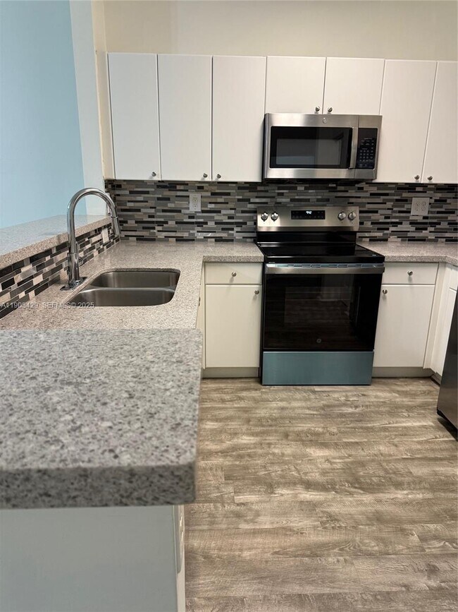 Building Photo - 2217 SE 23rd Ave