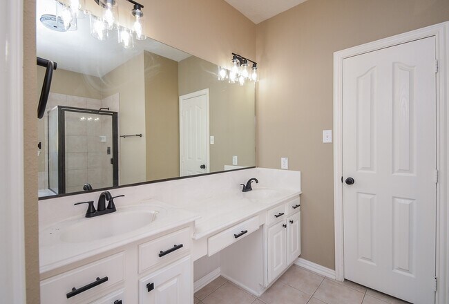 Building Photo - 3011 Nickleby Ct