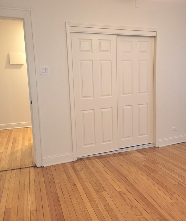 Building Photo - 2336 E 68th St