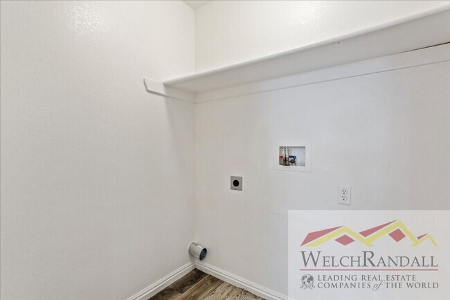 Building Photo - Beautiful 3 Bed 1.5 Bath Townhome in Ogden