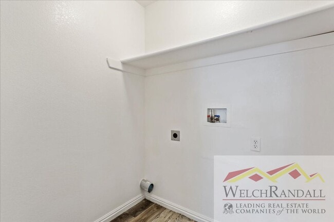 Building Photo - Move-In Ready 3-Bed, 1.5-Bath Townhome in Ogden