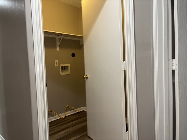 Building Photo - 2427 Halstead Dr