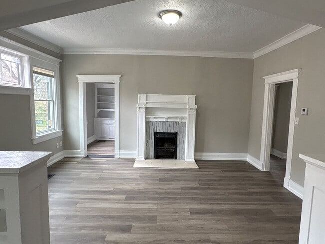 Building Photo - Newly updated 3-bedroom, 1-bath home - Open To Section 8