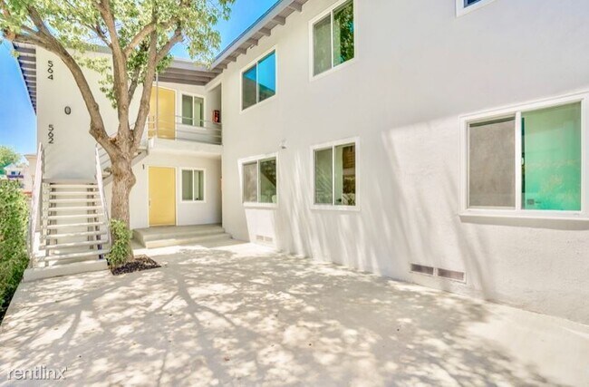 Building Photo - 2 br, 1 bath Apartment - 562 N Kenmore Ave