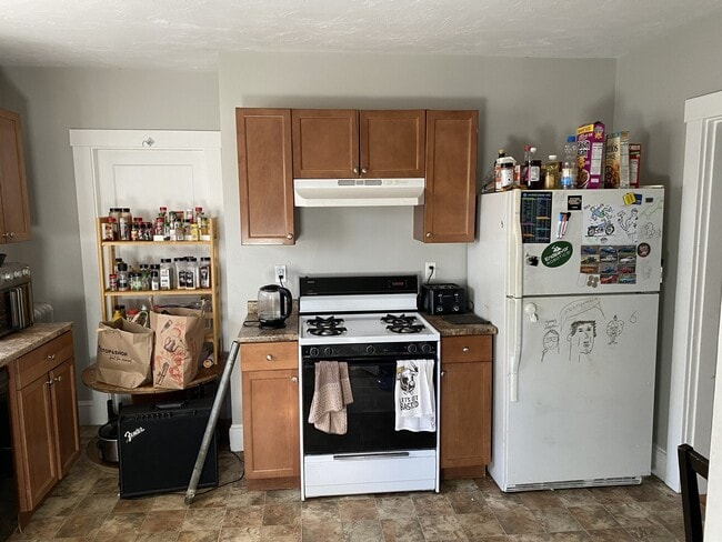 Building Photo - 173 Hillside St