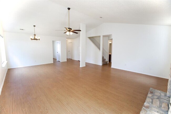 Building Photo - 9803 Meadowheath Dr