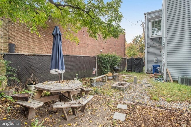 Building Photo - 1427 Powhatan St