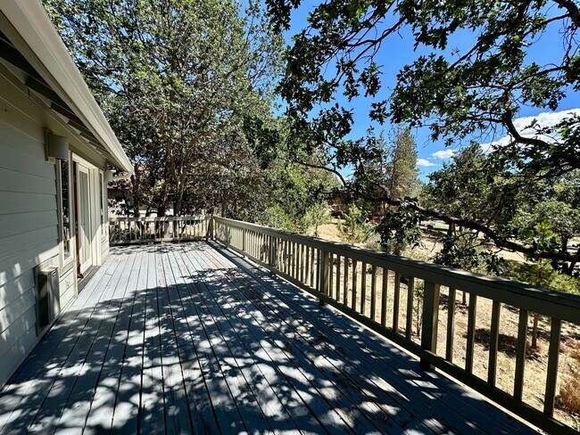 Building Photo - Stunning Running Y Ridge Home with Lake Views – Furnished or Unfurnished!