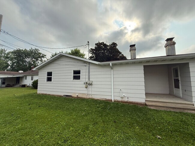 Building Photo - 207-211 Maple Street