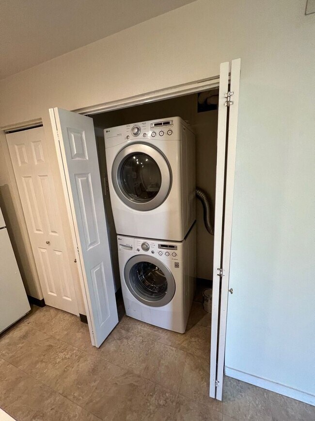 Building Photo - Nice 2 Bed 2 Bath Condo