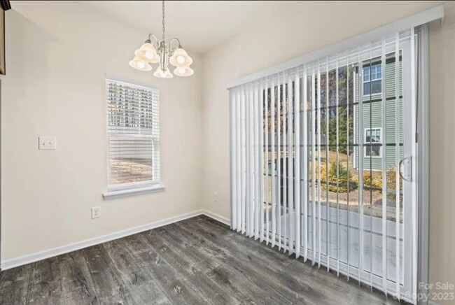 Building Photo - 12224 Whiteside Dr