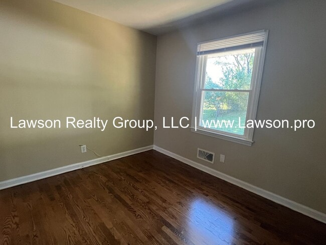 Building Photo - Three Bedroom Home - Convenient Location!