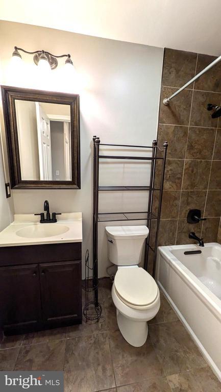 Building Photo - 1517 Winterberry Dr