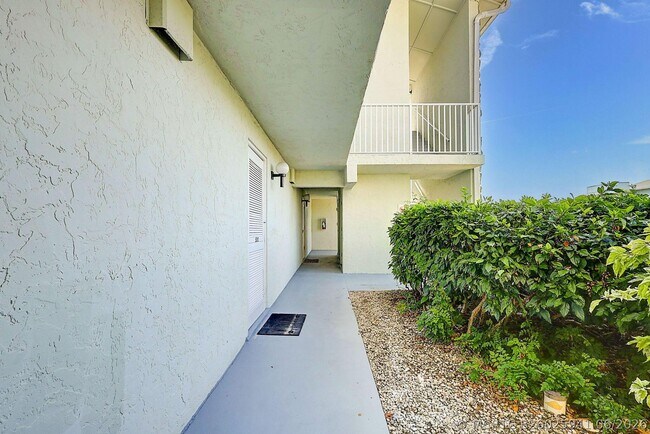 Building Photo - 2400 S Ocean Dr