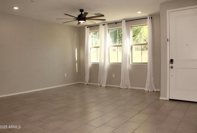 Building Photo - 2625 S Peppertree Dr
