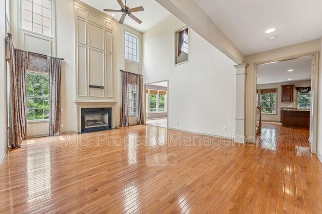 Building Photo - 44 Equestrian Way