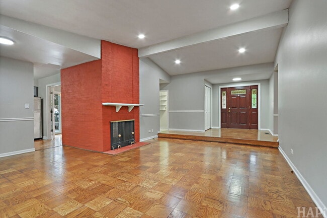 Building Photo - 1540 N Pepper Tree Dr