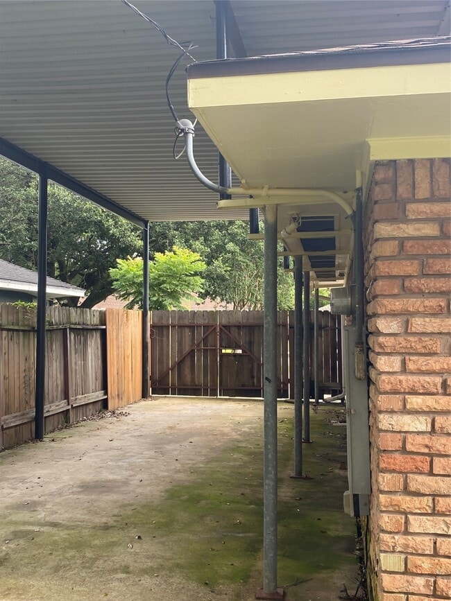 Building Photo - 4929 Libbey Dr