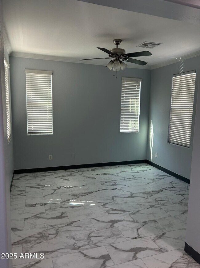 Building Photo - 869 E Doral Ct