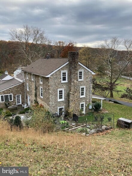 Building Photo - 465 Clothier Springs Rd