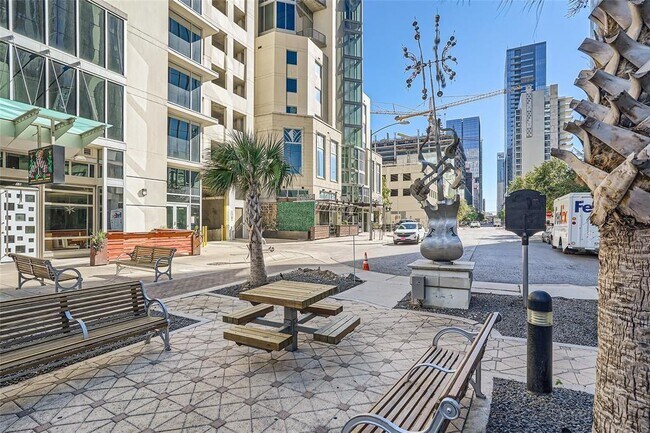Building Photo - 360 Nueces St