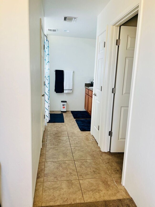 Building Photo - Furnished monthly rental home with all uti...