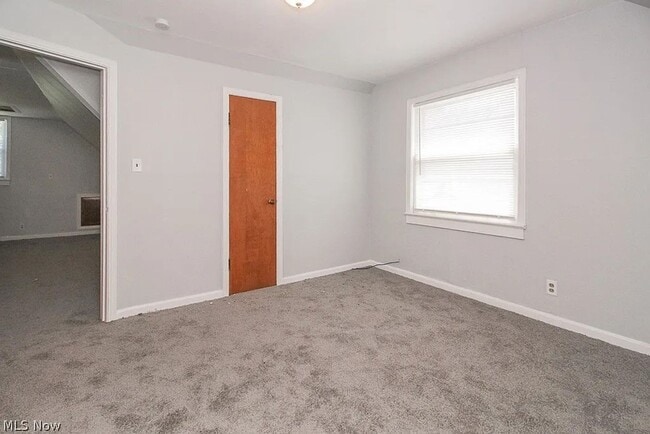 Building Photo - 4 BD/1 BA