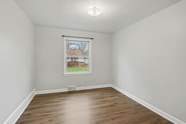 Building Photo - 1 Bedroom Rental Duplex in Midland- $1000/month