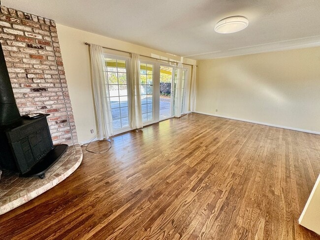 Building Photo - Single Family Home 3 Bed / 1 Bath Home w/ Familyroom - Richmond, CA