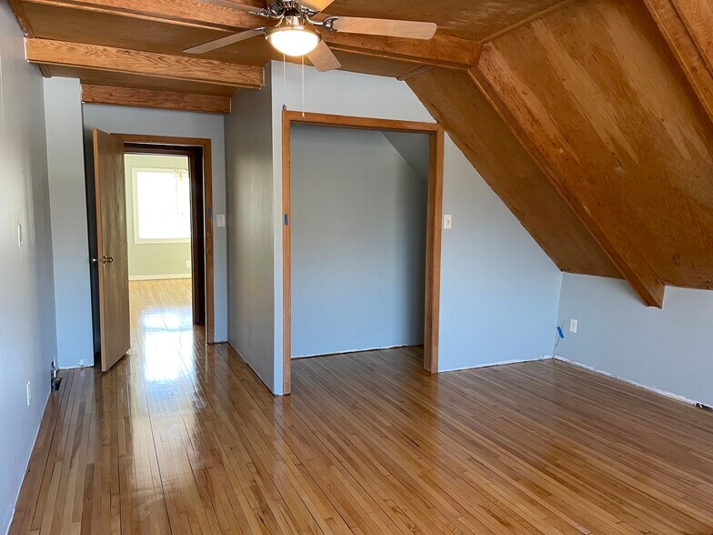 Building Photo - 5185 Samuelson Rd