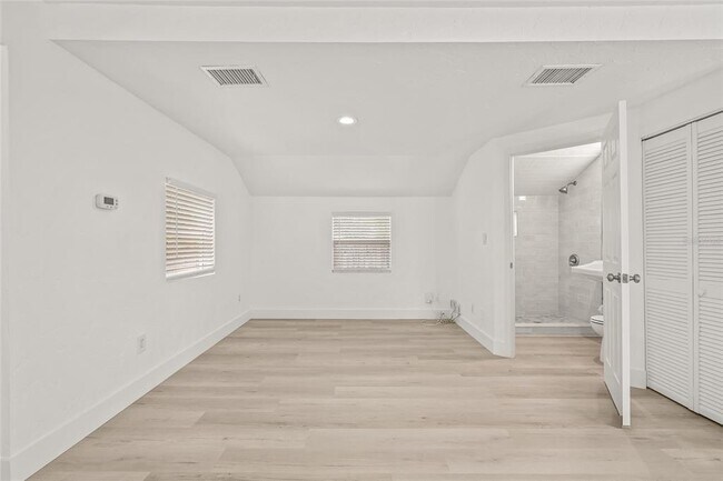 Building Photo - 2856 W Rainbow Cir