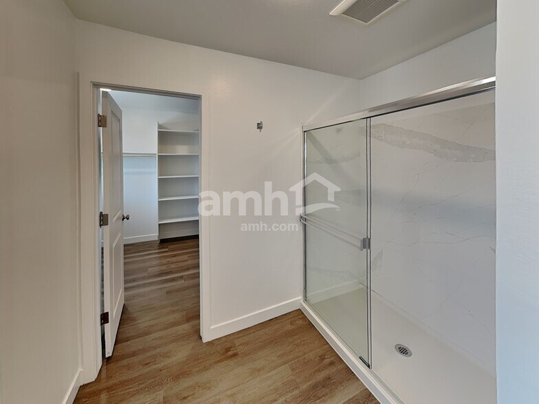 Building Photo - 9749 W Luxton Ln