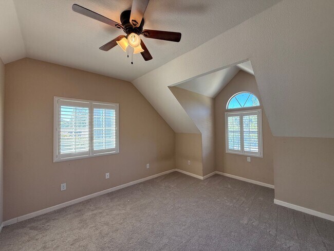 Building Photo - Charming 3BD/3BA Home in Ramona with Large Backyard, 2-Car Garage & In-Unit Laundry